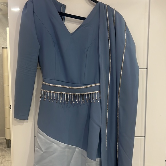 Dresses - Picture 5 of 12